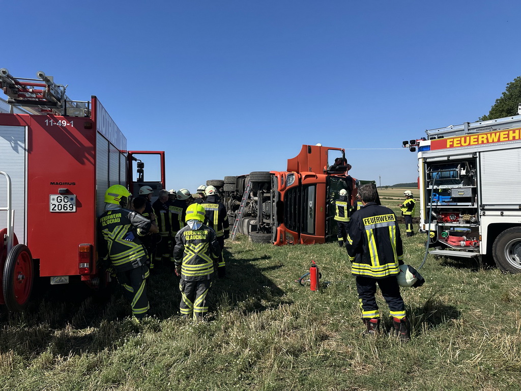 ffw einstatz20260815 lkw gekippt bild2